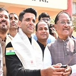 मुख्यमंत्री श्री साय और श्री शुक्ला ने बच्चों द्वारा तैयार रॉकेट का किया सफल प्रक्षेपण