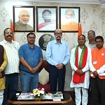 छत्तीसगढ़ रेडक्रॉस सोसायटी के सदस्यों ने चेयरमैन श्री साहू के नेतृत्व मे राज्यपाल से सौजन्य भेंट की