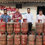 पवन जनरल स्टोर्स में छापामार कार्रवाई, 15 घरेलू गैस सिलेंडर जप्त