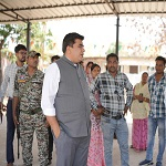 कलेक्टर कुणाल दुदावत ने मखनपुर में जर्जर भवन तोड़ने के दिए निर्देश, अपूर्ण निर्माण कार्य पर होगी कार्रवाई