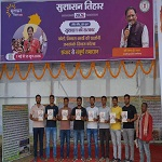 सुशासन तिहार : जनसंपर्क विभाग की छायाचित्र प्रदर्शनी का ग्रामीणों ने किया अवलोकन
