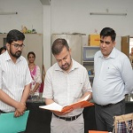 प्रभारी सचिव ने पीएम श्री एकलव्य आदर्श आवासीय विद्यालय, छुरी कला का किया औचक निरीक्षण