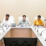 प्रगतिरत विकास कार्यो को समय पर पूर्ण करें, अप्रारंभ कार्यो को शीघ्र प्रारंभ करायें - उद्योग मंत्री श्री देवांगन