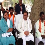 मुख्यमंत्री श्री साय ने तेंदूपत्ता संग्राहकों से किया आत्मीय संवाद, महुआ पेड़ के नीचे लगाई चौपाल, सुनी समस्याएं