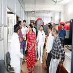 महापौर ने किया निगम कार्यालय साकेत भवन का औचक निरीक्षण, कार्यालय कक्षों को व्यवस्थित करने दिए निर्देश