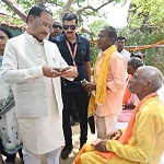 ज्ञान भारतम् अभियान : पंजी, पुराण, पंचांग; 150 वर्ष पुरानी दुर्लभ पांडुलिपियां; मुख्यमंत्री श्री साय ने किया अवलोकन