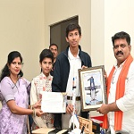 इसरो के युविका कार्यक्रम के लिए चयनित अभिषेक से मिले उप मुख्यमंत्री श्री विजय शर्मा, दी शुभकामनाएं