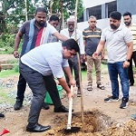 एक पेड़ माॅं के नाम : कलेक्टर श्री दुदावत, आयुक्त श्री पाण्डेय सहित अधिकारियों ने मल्टीलेवल पार्किंग के समीप किया वृक्षारोपण