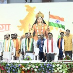 मुख्यमंत्री श्री विष्णु देव साय ने हाथ में तिरंगा थामकर किया भव्य तिरंगा यात्रा का नेतृत्व