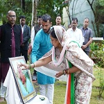 स्वतंत्रता दिवस के अवसर पर मुख्यमंत्री की धर्मपत्नी श्रीमती कौशल्या साय ने मुख्यमंत्री निवास बगिया में फहराया तिरंगा