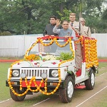 स्वतंत्रता दिवस समारोह के मुख्य अतिथि विधायक श्री अमर अग्रवाल ने ध्वजारोहण कर परेड की सलामी ली