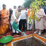 मुख्यमंत्री श्री साय ने बाबा कर्मेश्वर का किया रुद्राभिषेक, प्रदेशवासियों की सुख-समृद्धि और खुशहाली की कामना की