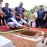 ग्राम गारीघाट में मुख्यमंत्री श्री विष्णु देव साय ने किया आम का पौधरोपण, पर्यावरण संरक्षण का दिया प्रेरक संदेश