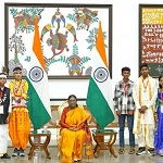 राष्ट्रपति से भेंट कर लौटे प्रतिभावान विद्यार्थियों ने मुख्यमंत्री श्री विष्णु देव साय से की सौजन्य मुलाकात