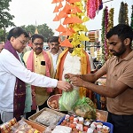 माटी के दीयों में सजेगा जनभावनाओं का उजाला, कैबिनेट मंत्री लखन लाल देवांगन ने खरीदे मिट्टी के दीये