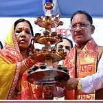 सवा लाख ‘आशीर्वाद के दीपों’ से जगमगाया खारुन तट, प्रधानमंत्री श्री नरेंद्र मोदी के स्वस्थ और दीर्घायु जीवन के लिए हुई महाआरती