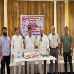 अखबार जगत के कर्मयोगियों को मिला सम्मान: गांधी और शास्त्री जयंती पर रेडक्रॉस और होटल स्टेयोरा ने बांटीं टी-शर्ट्स