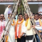 गन्ने का मूल्य 425 रुपये प्रति क्विंटल होने पर किसानों में खुशी, उप मुख्यमंत्री श्री विजय शर्मा को गन्ना भेंटकर किया अभिनंदन