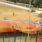 लाल मैदान दशहरा उत्सव के लिए बन रहा 120 फीट का ऊंचा रावण