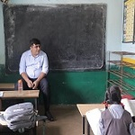 कलेक्टर ने शिक्षक बनकर बच्चों की ली कक्षा, पढ़ाई और स्कूल की सुविधाओं पर किया संवाद