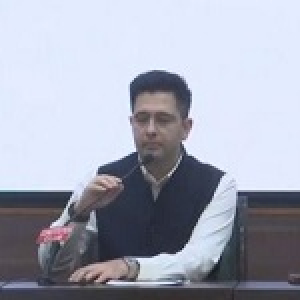 आम आदमी पार्टी के तीन सांसदों राघव चड्डा, संदीप पाठक और अशोक मित्तल ने पार्टी छोड़ने की घोषणा की