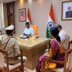 पश्चिम बंगाल: मुख्‍यमंत्री ने बांग्लादेश सीमा पर बाड़बंदी के लिए बीएसएफ को जमीन हस्तांतरित करने का निर्णय लिया
