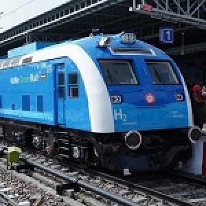3,000 लीटर डीज़ल के धुएँ की जगह केवल जलवाष्प का उत्सर्जन : भारत की हाइड्रोजन ट्रेन की कहानी