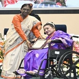 राष्ट्रपति द्रौपदी मुर्मु ने 100 से अधिक कलाकारों को संगीत नाटक अकादमी पुरस्कार प्रदान किए