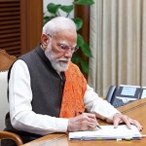 उद्यच्छेदेव न नमेदुद्यमो ह्येव पौरुषम्। अप्यपर्वणि भज्येत न नमत्वेव कस्यचित् : प्रधानमंत्री मोदी