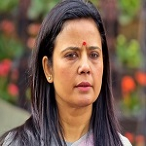 महुआ मोइत्रा के लिए बड़ी मुश्किलें, नफरत फैलाने वाले भाषण के मामले में वारंट जारी