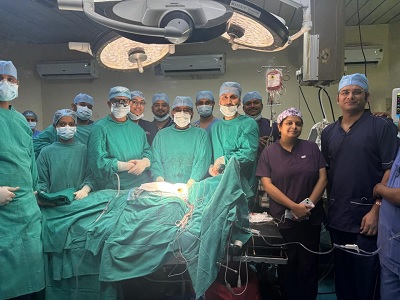 अम्बेडकर अस्पताल में थाइमस ग्रंथि के आक्रामक कैंसर की गाँठ को हटाने 5 घंटे चली दुर्लभ सर्जरी