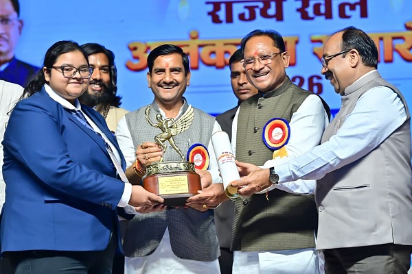 राज्य खेल अलंकरण समारोह : मुख्यमंत्री श्री साय ने 126 खिलाड़ियों एवं प्रशिक्षकों को प्रदान किए राज्य खेल अलंकरण