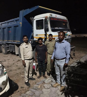 खनिज माफियाओं पर बलरामपुर जिले के प्रशासन का शिकंजा, अवैध गिट्टी परिवहन करते तीन हाइवा वाहन जब्त