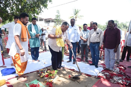 कैबिनेट मंत्री श्री अग्रवाल ने 283 लाख रूपए के विकास परियोजनाओं का लखनपुर नगर पंचायत में किया भूमिपूजन