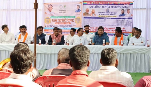 सहकारिता मंत्री श्री केदार कश्यप ने धान उपार्जन केंद्र तुरनार में किसानों का किया सम्मान