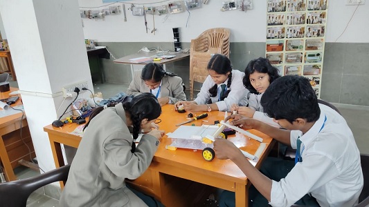 भिलाई इस्पात संयंत्र : अटल टिंकरिंग लैब से तैयार हो रहे कल के वैज्ञानिक