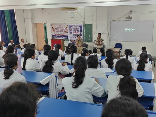 रायपुर के शासकीय दंत चिकित्सा महाविद्यालय में पुलिस द्वारा 'साइबर सुरक्षा जागरूकता' कार्यक्रम का आयोजन