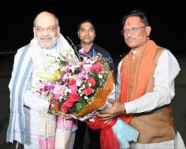 केंद्रीय गृह मंत्री श्री अमित शाह का मुख्यमंत्री श्री विष्णुदेव साय ने विमानतल पर किया आत्मीय स्वागत