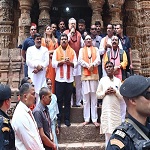 मुख्यमंत्री श्री विष्णुदेव साय ने हेलीकॉप्टर से पुष्पवर्षा कर भोरमदेव मंदिर में हजारों कांवड़ियों का किया भव्य स्वागत