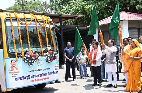 मुख्यमंत्री श्री साय ने रायपुर और बिलासपुर के डे-स्कॉलर विशेष बच्चों के लिए निःशुल्क बस सेवा का किया शुभारंभ