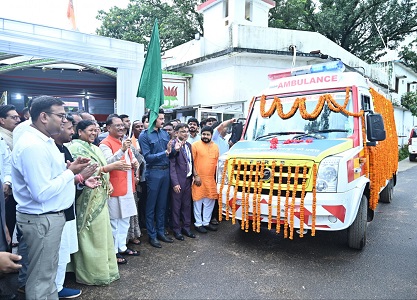 मुख्यमंत्री श्री विष्णु देव साय ने आधुनिक एम्बुलेंस को दिखायी हरी झंडी