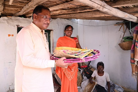 स्थानीय शिल्प और परंपराओं के प्रति संवेदनशीलता का उदाहरण बने मुख्यमंत्री श्री साय