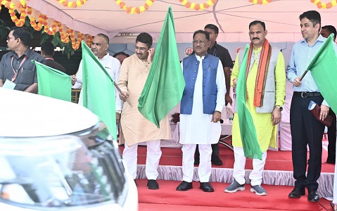 मुख्यमंत्री ने मैदानी स्वास्थ्य अमले के लिए 151 नए वाहनों को दिखाई हरी झंडी