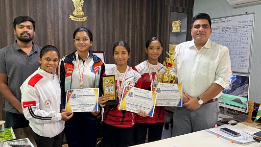 राष्ट्रीय थाई बॉक्सिंग चौंपियनशिप में स्वर्ण पदक जीत दंतेवाड़ा की बेटियों ने बढ़ाया प्रदेश का मान