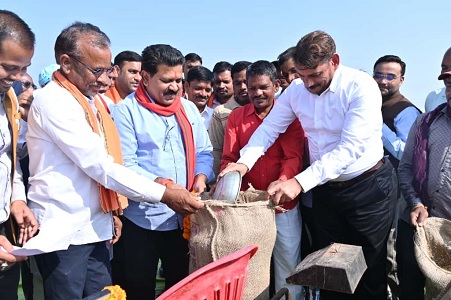 उपमुख्यमंत्री श्री विजय शर्मा ने महराजपुर से धान खरीदी का किया शुभारंभ