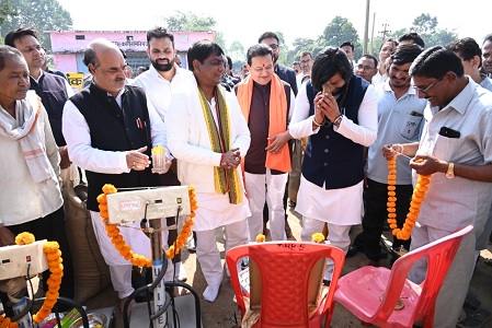 महासमुंद जिले मे धान खरीदी शुरू - किसानों की सुविधा का पूरा ख्याल रखा जाएगा : केबिनेट मंत्री श्री गुरु खुशवंत साहेब