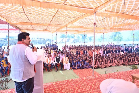 स्मार्ट क्लासेज से कठिन विषयों की बुनियादी समझ होगी मजबूत - उप मुख्यमंत्री श्री विजय शर्मा