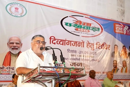 पर्यटन एवं संस्कृति मंत्री श्री राजेश अग्रवाल ने दिव्यांगजनों को ट्रायसायकल एवं व्हीलचेयर का किया वितरण