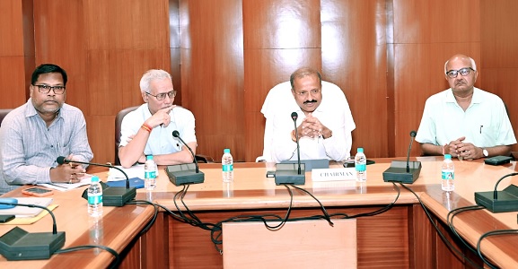 बिजली सप्लाई को बेहतर बनाने नई तकनीकों का करें उपयोग : श्री सुबोध कुमार सिंह