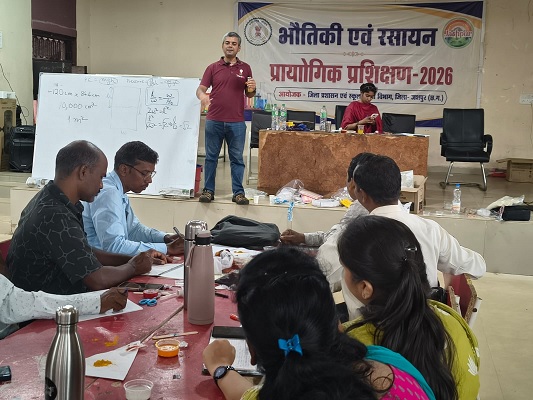 जशपुरनगर कलेक्टर व्यास की पहल और ISPF के सहयोग से विज्ञान शिक्षकों के लिए आयोजित हुआ विशेष प्रायोगिक प्रशिक्षण